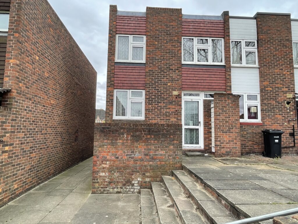 Stanway Close, Chigwell, IG7 4BY