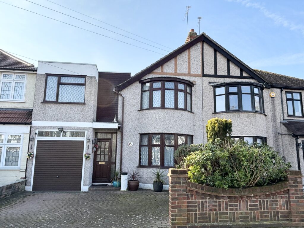 Ryecroft Ave, Clayhall, IG5 0UQ