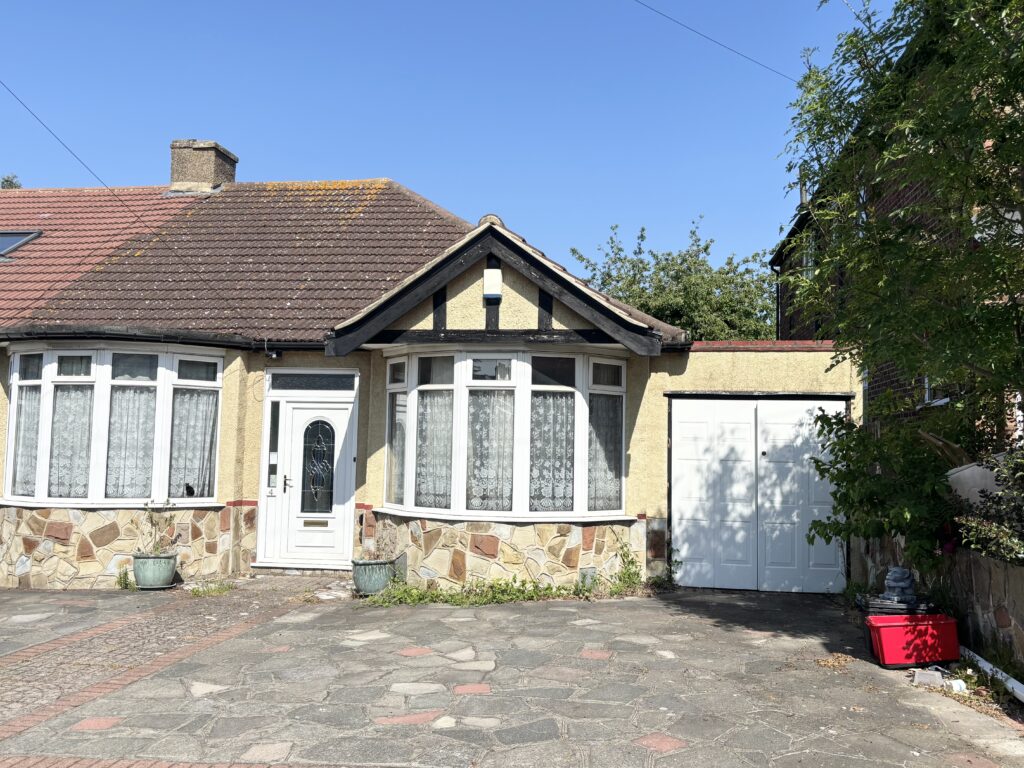 Whitney Ave, Redbridge, IG4 5PN