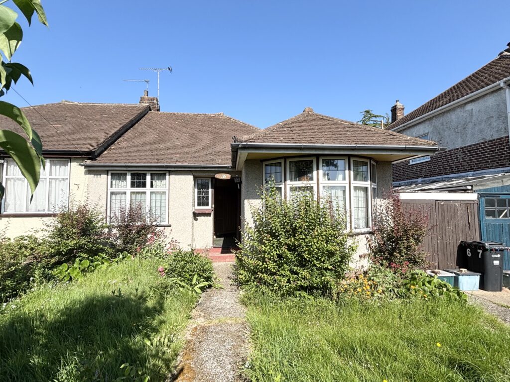 Strafford Ave, Clayhall,  IG5 0TL